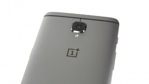 Oneplus Three mit 1+ Logo (Bild: Tobias K&ouml;ltzsch/Golem.de), Oneplus